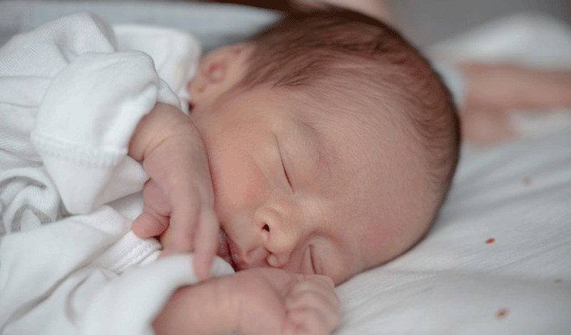 نوزاد تازه&zwnj;متولد به دلیل مشکلات ناشی از هایپوکسی بستری شده است.