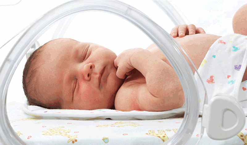 نوزاد تازه&zwnj;متولد به دلیل زردی بستری شده است.